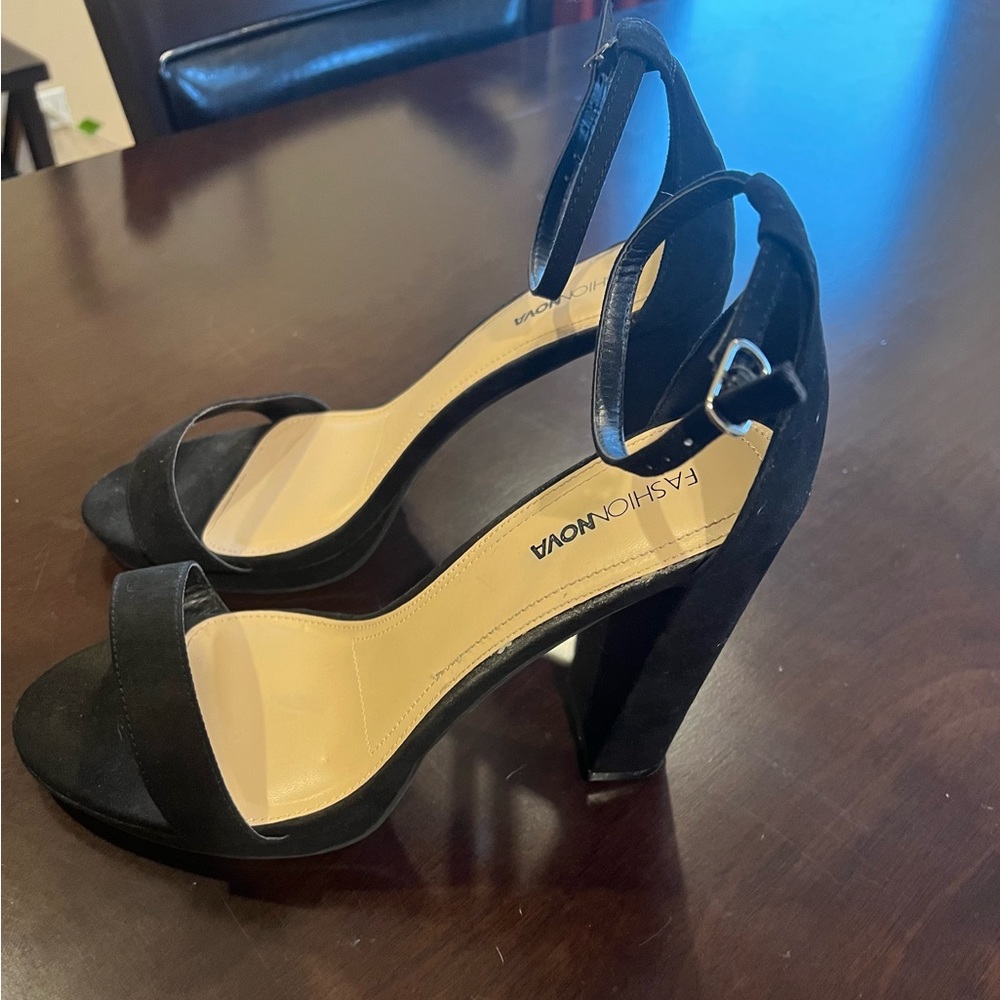 SOLD!!!Fashion Nova Block Heels - Picture 4 of 9